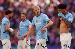 乐鱼体育入口-曼城中场受伤，冠军争夺变数加大