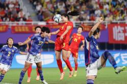 乐鱼体育下载-女足比赛绽放精彩，球员们拼尽全力的简单介绍