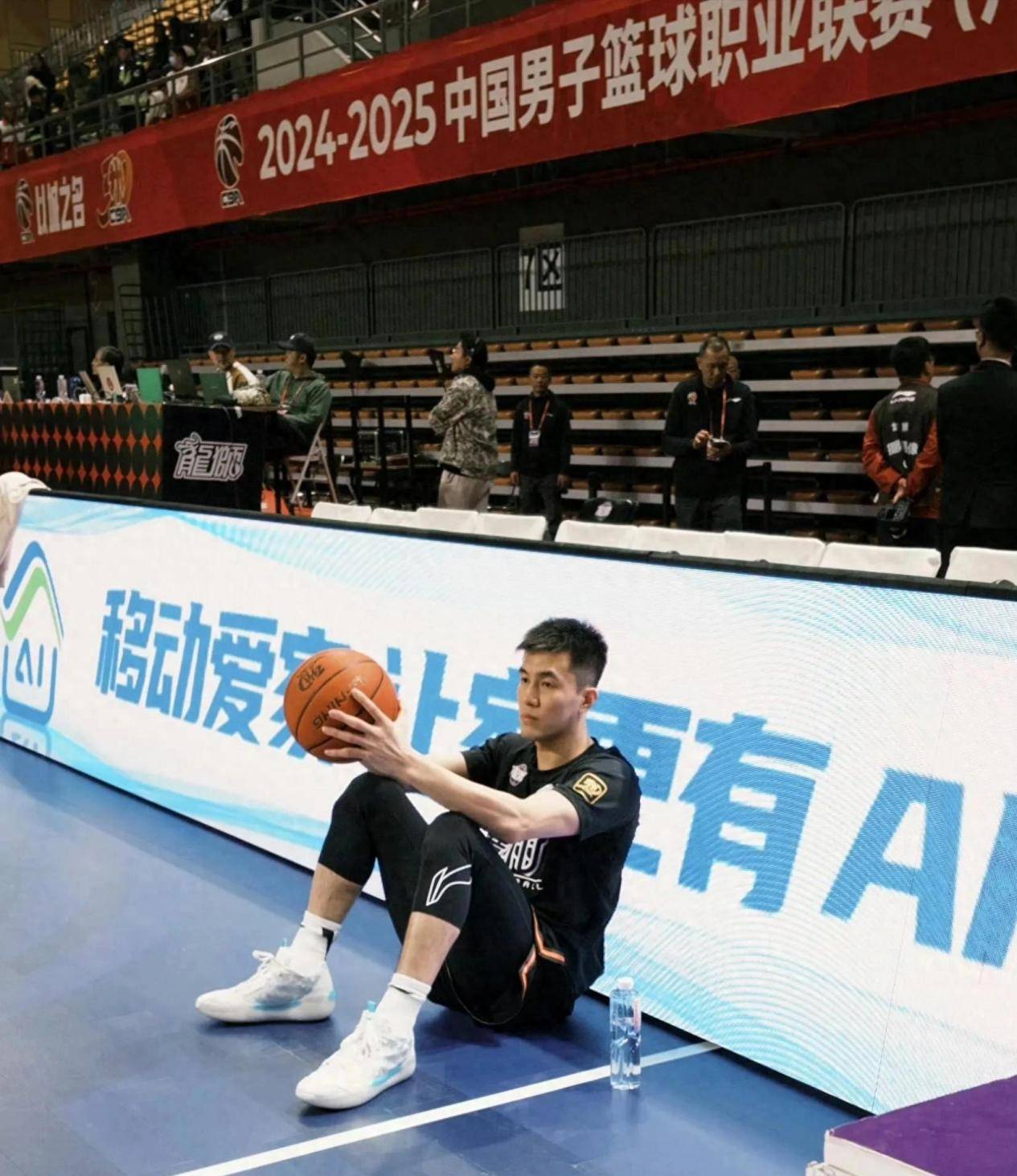 新晋球星郭艾伦表现出色，成为球队不可或缺的核心
