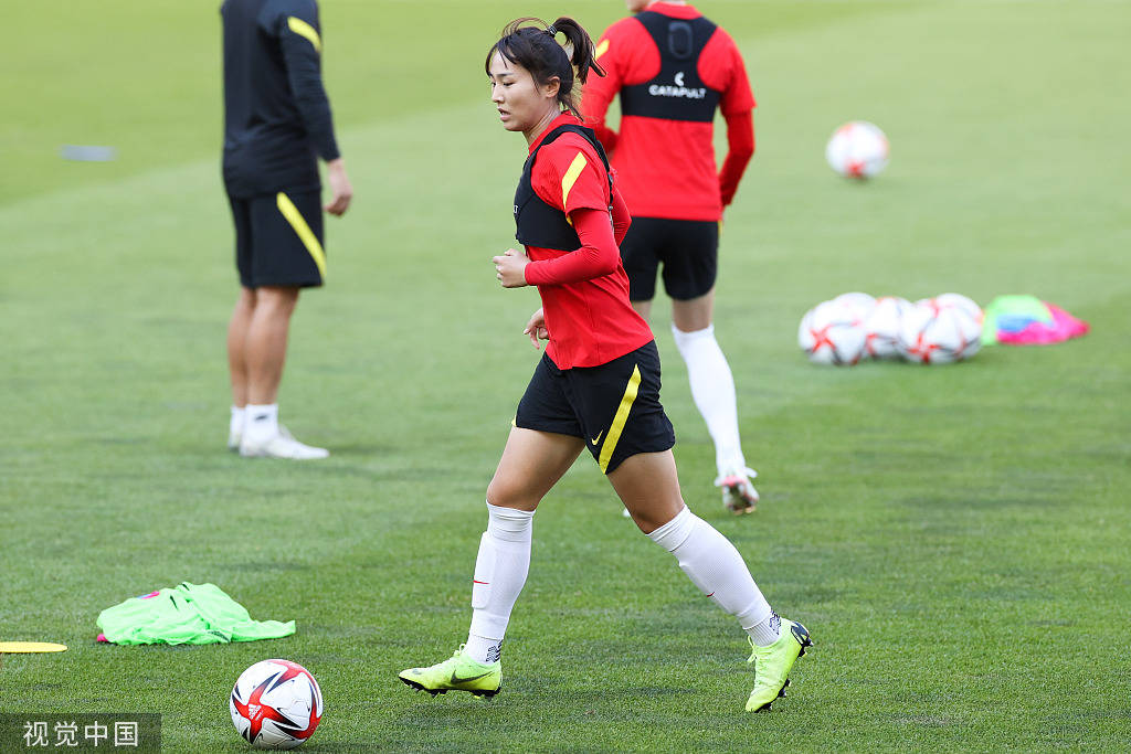 中国女足备战奥运,士气高涨迎接挑战 中国女足备战奥运,士气高涨迎接挑战