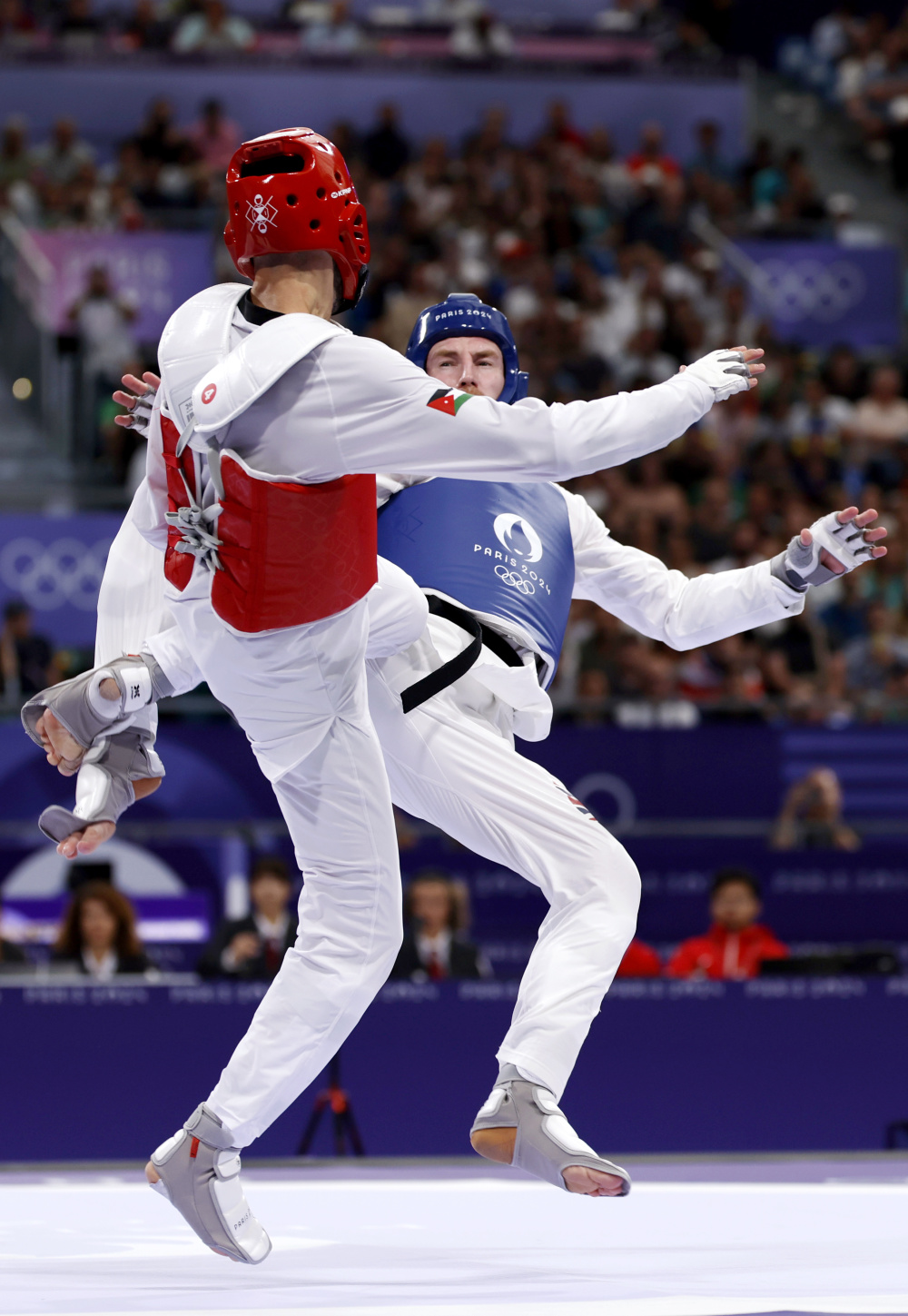 跆拳道男子公斤级决赛,伊朗选手胜出 跆拳道男子公斤级决赛,伊朗选手胜出