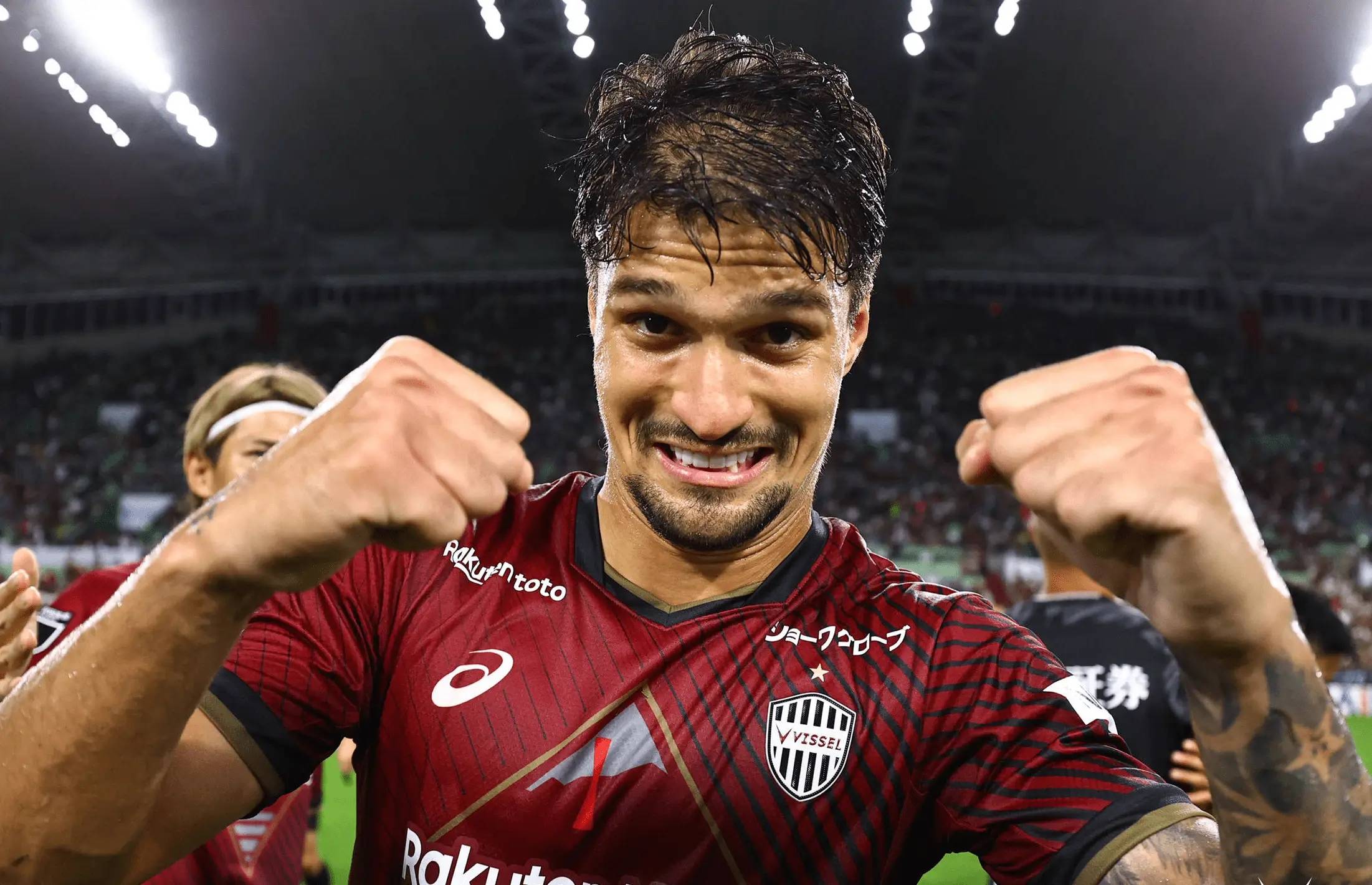 包含里昂主帅调整战术，或改写球队进攻方式的词条