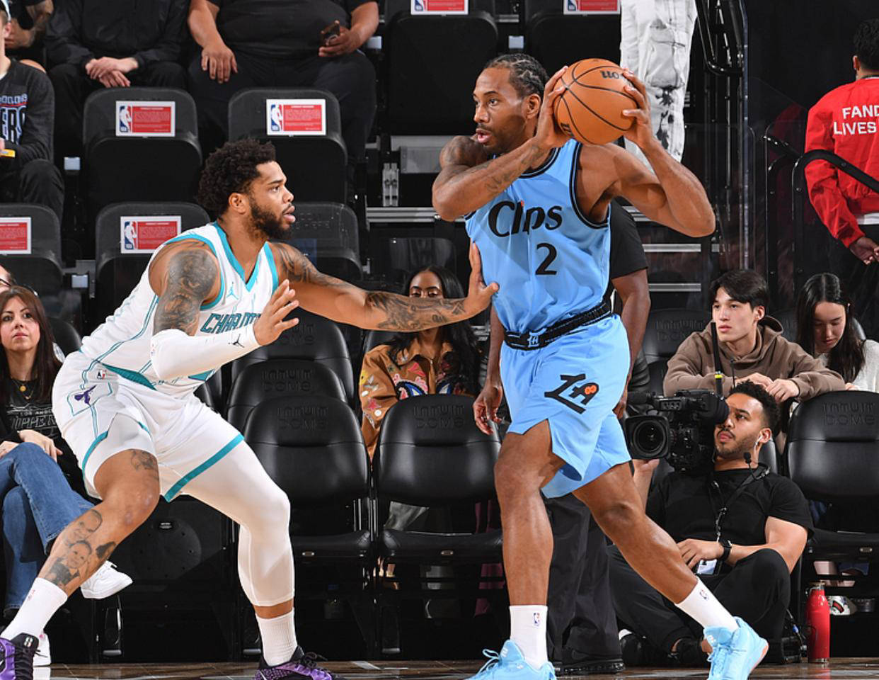 快船新秀发挥出色,带领球队取胜 快船新秀发挥出色,带领球队取胜