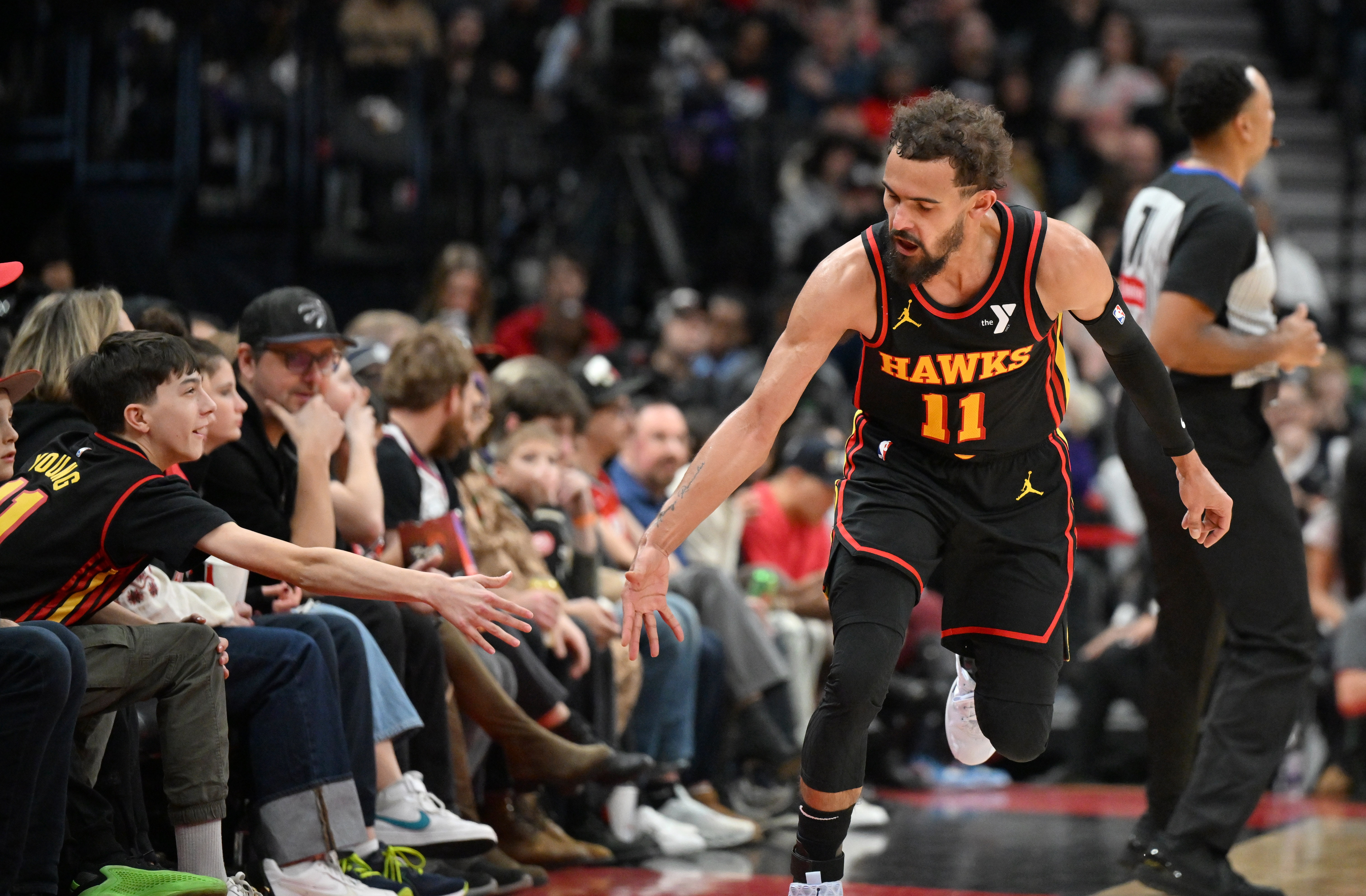 老鹰力克灰熊，特雷杨全场36分