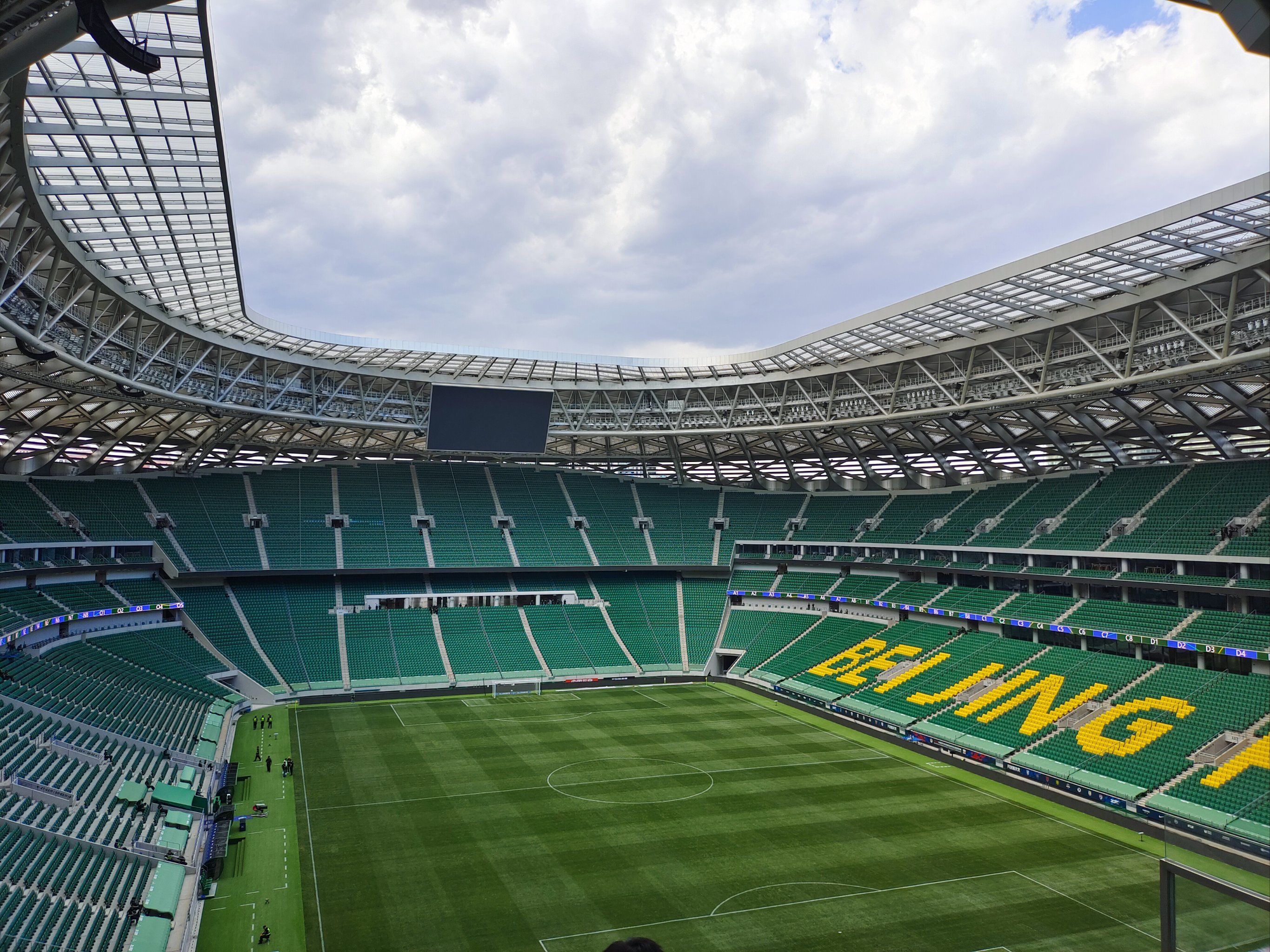 精彩瞬间连连，球场激情高涨的简单介绍