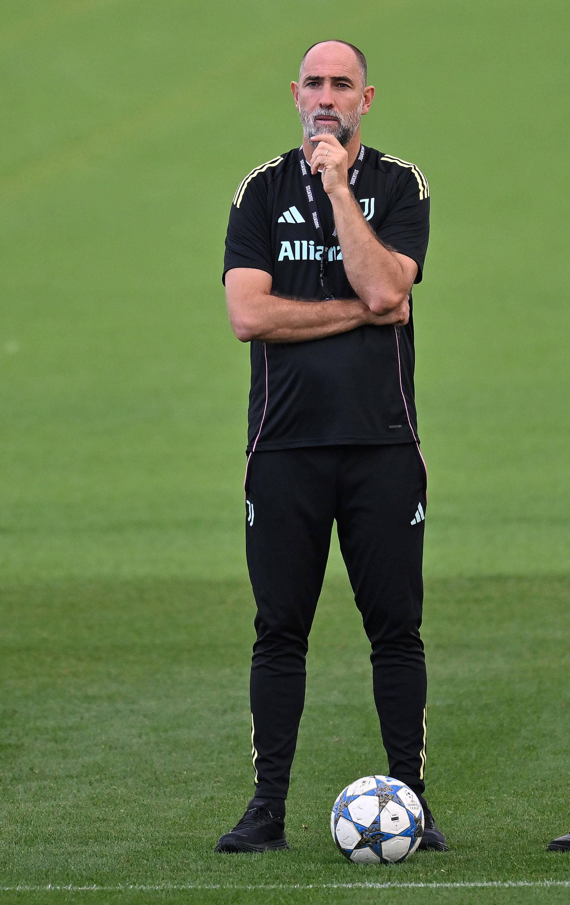 尤文图斯中场接受采访，展望新赛季目标