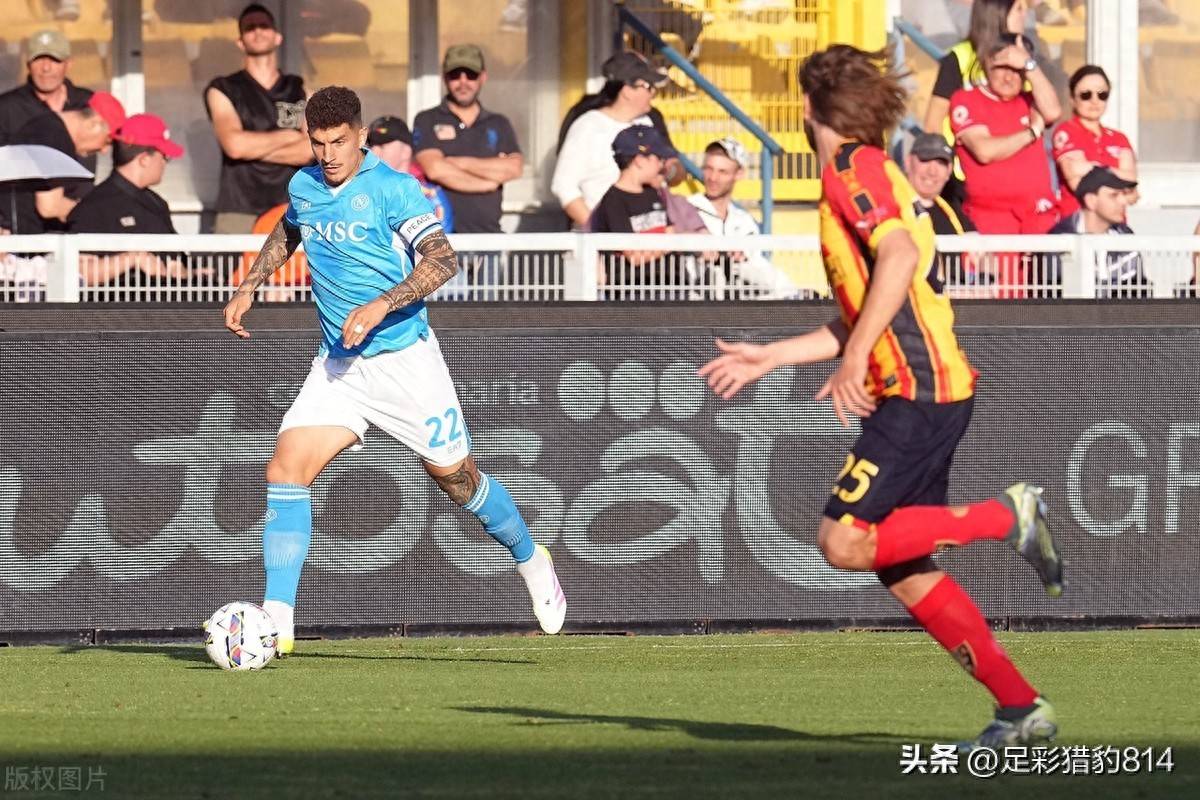 包含那不勒斯防线表现低迷，球迷批评后防不力的词条