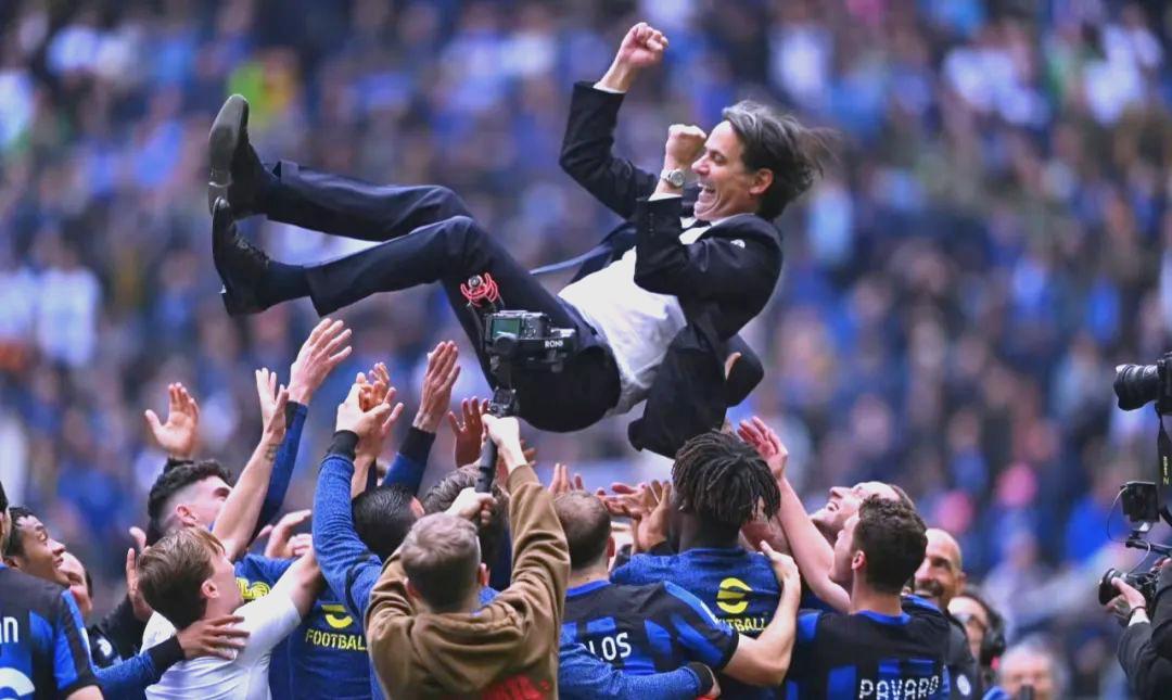 全力以赴！足球对决中谁能笑到最后